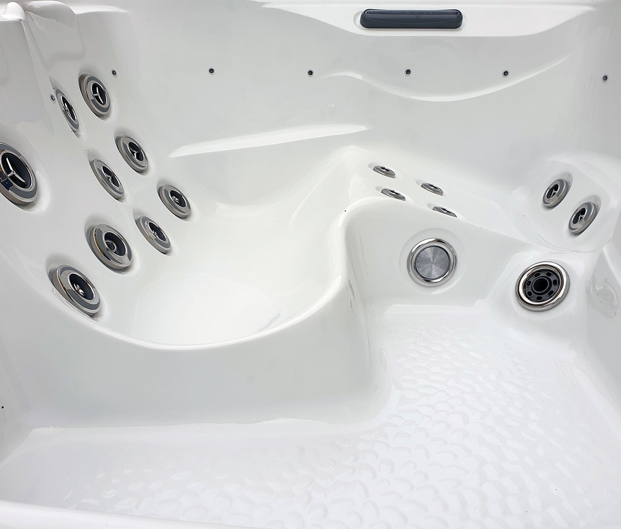 Гидромассажный спа-бассейн JNJ Spas Elegant Vegas SPA-355 / Выставочный образец (рис.4) Гидромассажный спа-бассейн JNJ Spas Elegant Vegas SPA-355 / Выставочный образец (рис.4)