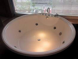 Круглая гидромассажная ванна джакузи Sunrans SR5C026